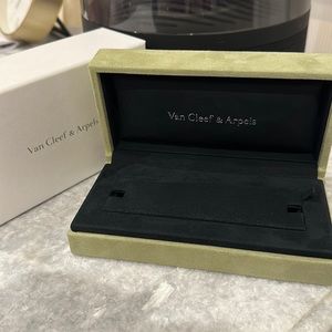Van cleef & Arpels authentic bracelet box